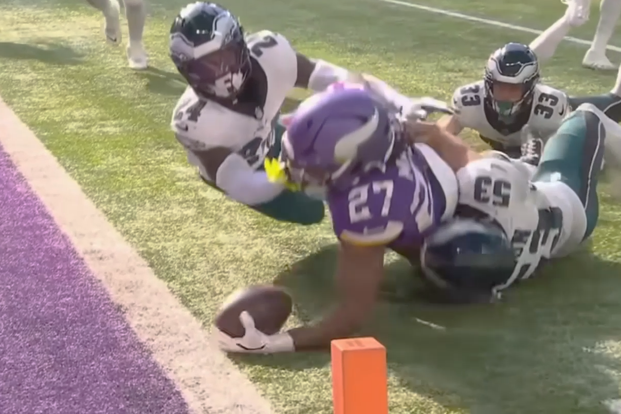 25 Week 7 PHI MN Jordan Mason hand at GL
